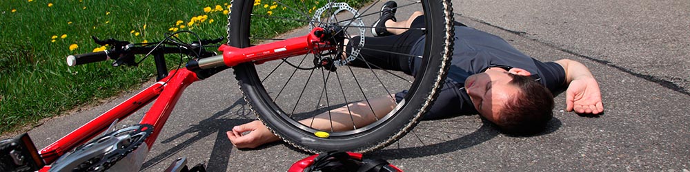 Radfahrer Unfall mit Mountainbike auf Landstraße