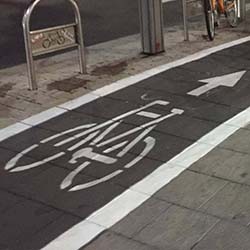 עיריית ת"א מבליטה את חזות שבילי האופניים באבן גבירול