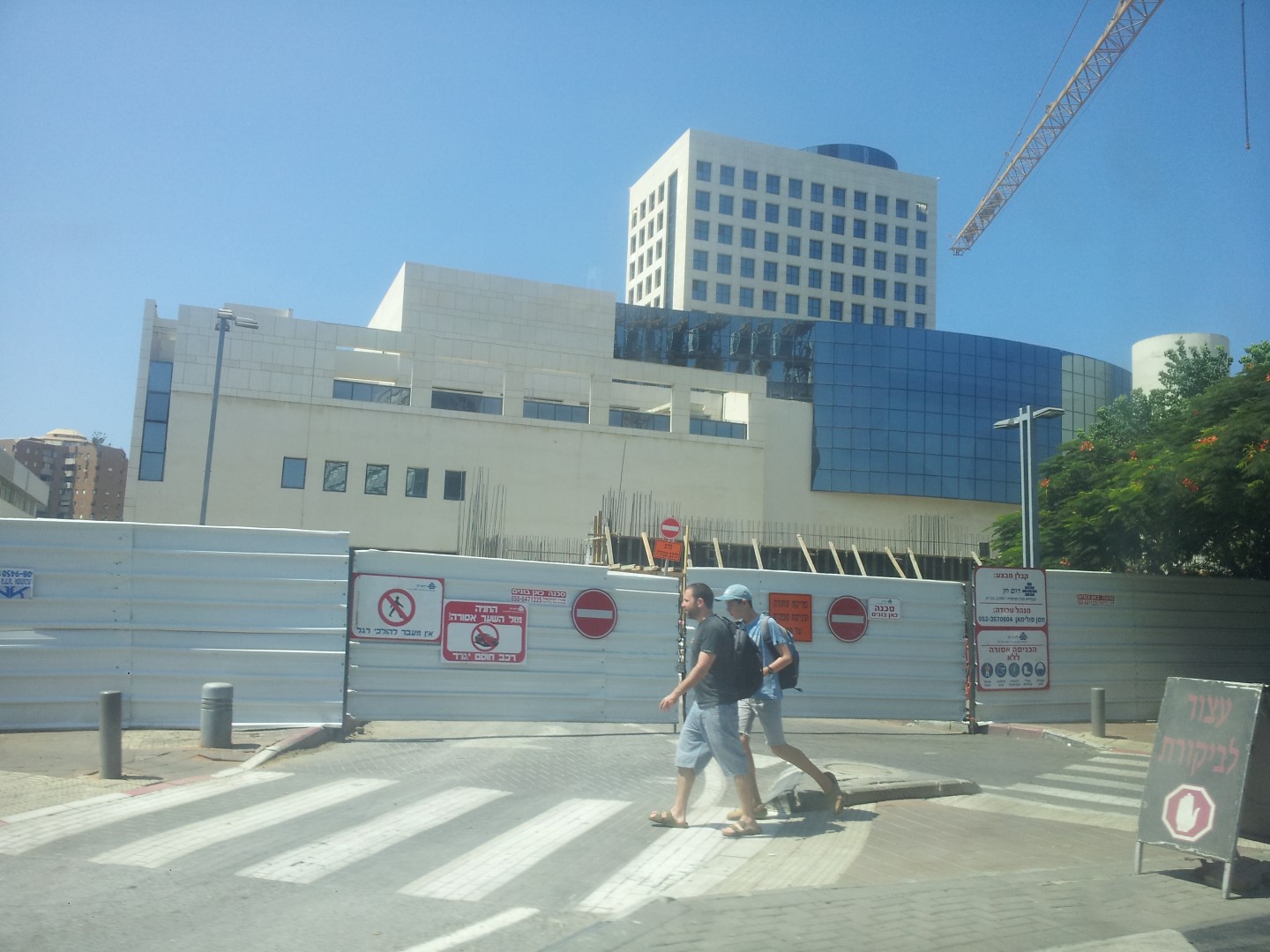 בניין חניה נבנה בצמוד לקניון רמת אביב, על רח' ברודצקי